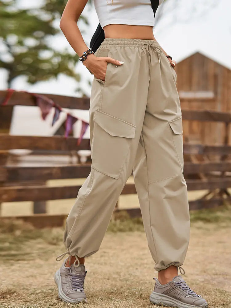 Pantaloni cargo jogger con coulisse in stile urbano