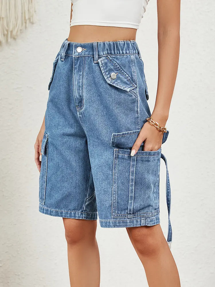 Pantaloncini cargo in denim lavato