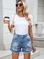 Short en denim strappati con frange estive