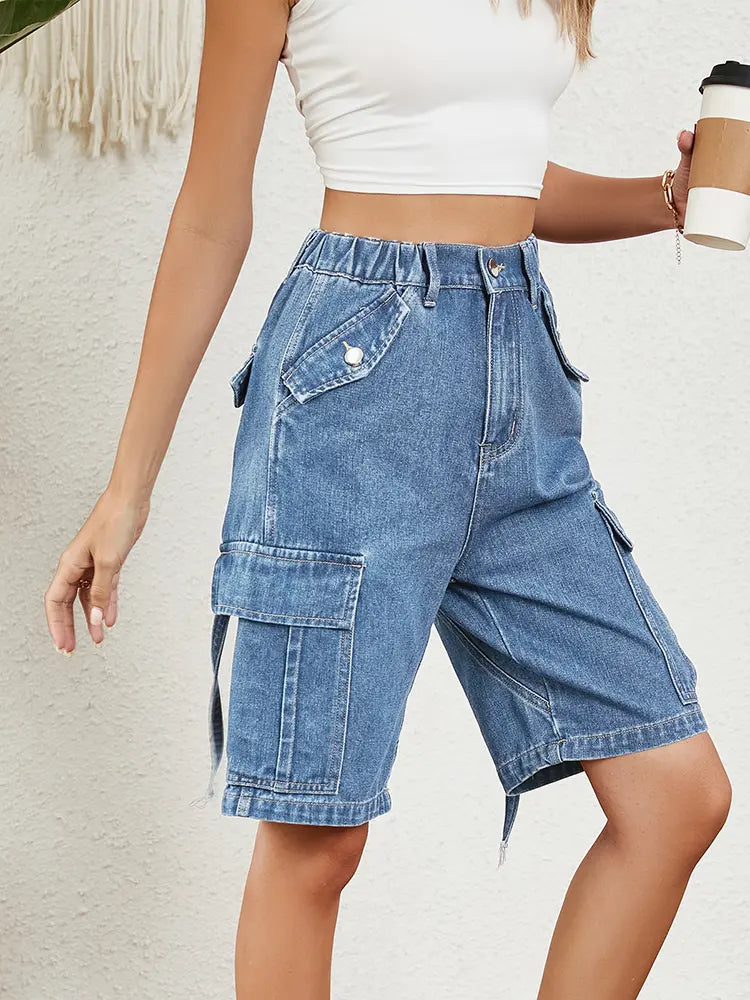 Pantaloncini cargo in denim lavato