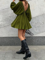 Skater-Minikleid mit tiefem Ausschnitt aus Stoff