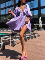 Skater-Minikleid mit tiefem Ausschnitt aus Stoff