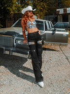 Jeans cargo con strass ritagliati