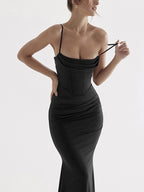 Maxi abito da sera a coda di pesce con corsetto increspato con scollo quadrato